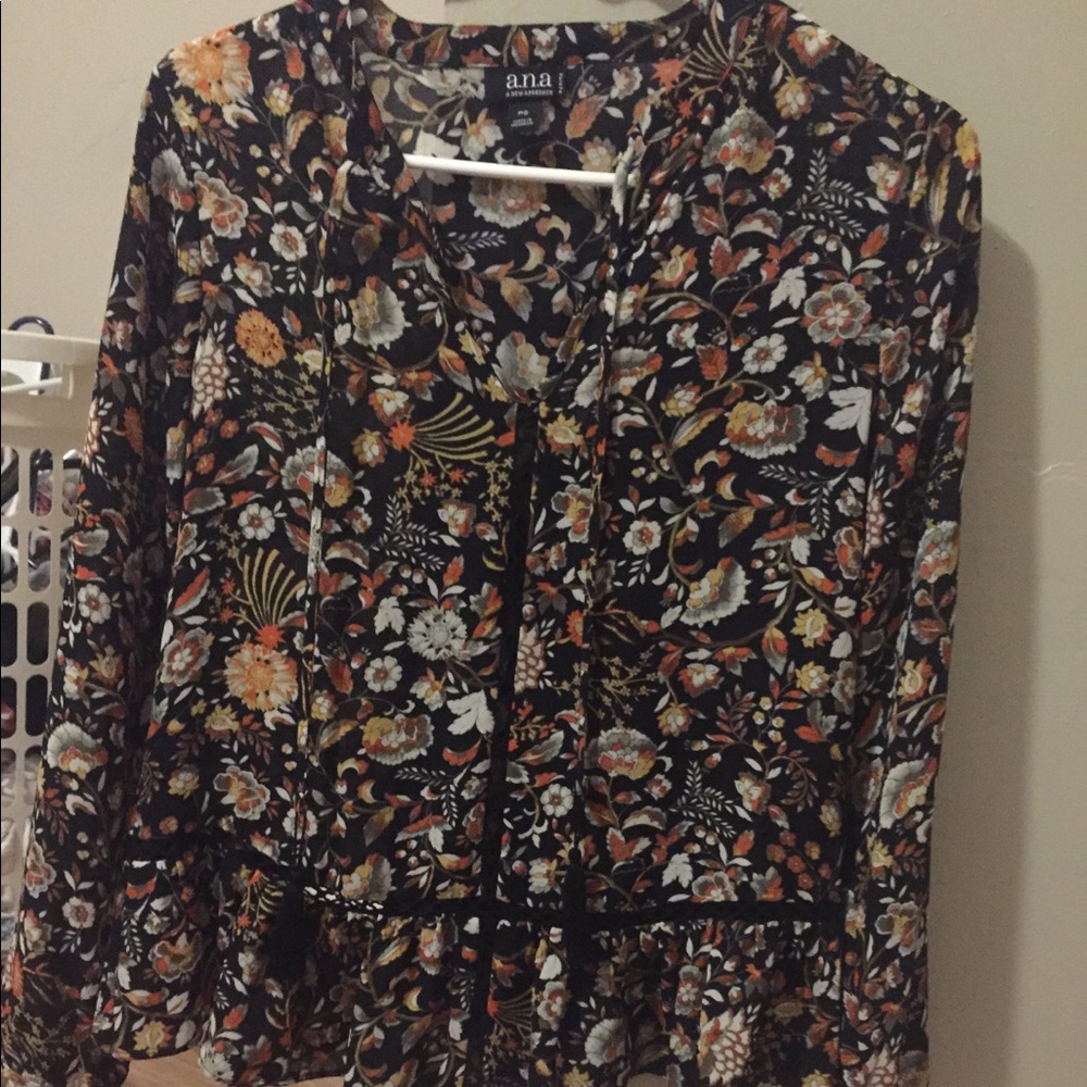 Size smalll, fall long sleeve, very light weight